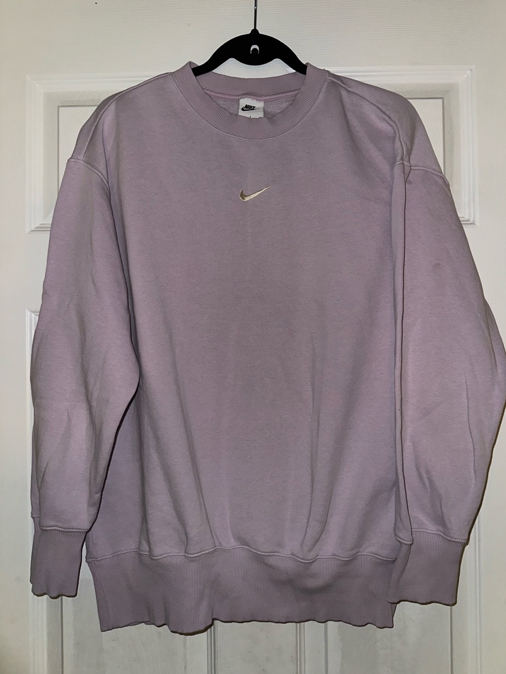 Nike Women’s Lavender/Lilac Crewneck Sweatshirt